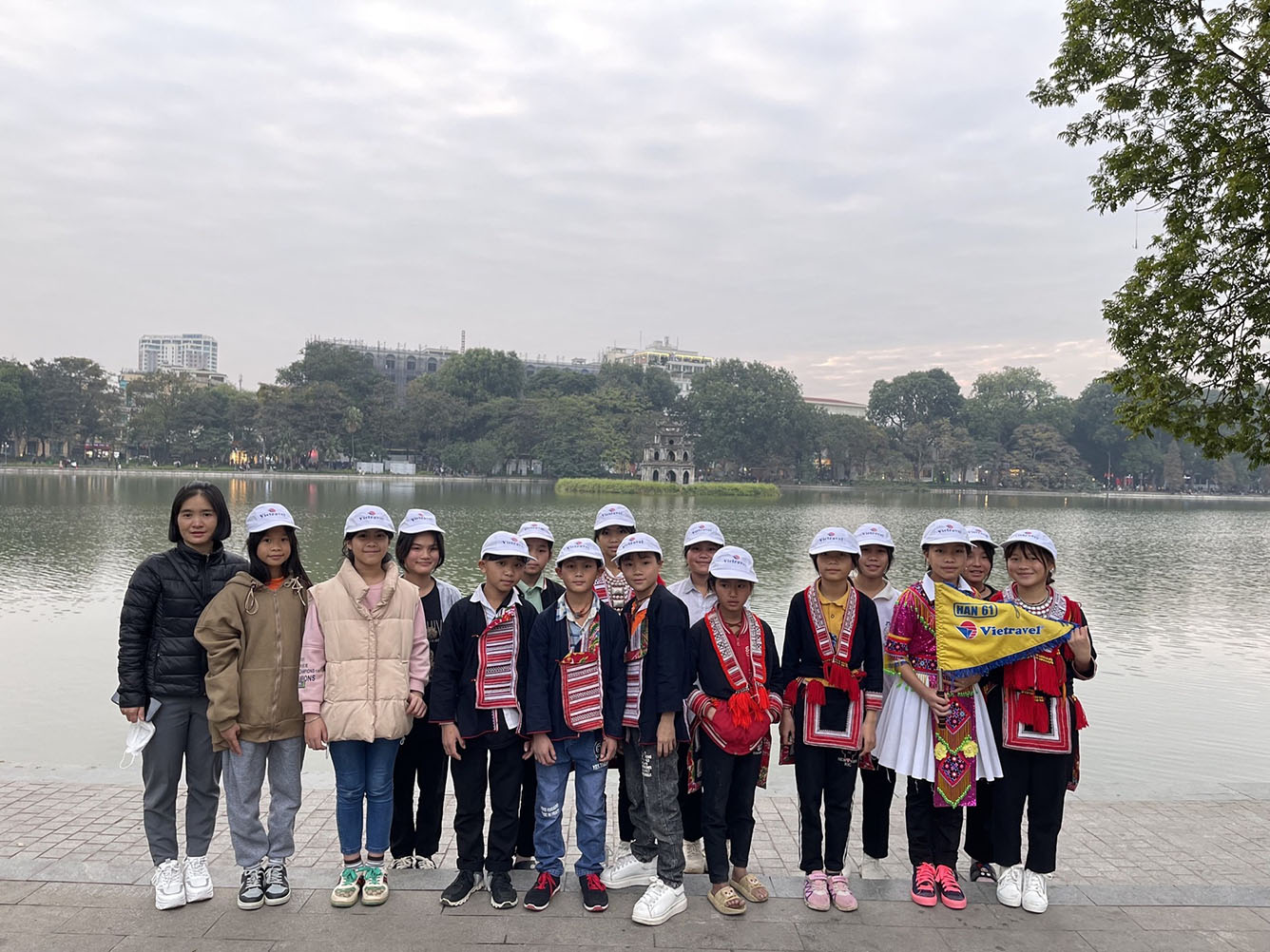 Hành trình “Áo Ấm Cho Em 2023”: Đưa trẻ em từ vùng miền cao có thành tích học tập xuất sắc về thăm Thủ đô Hà Nội
