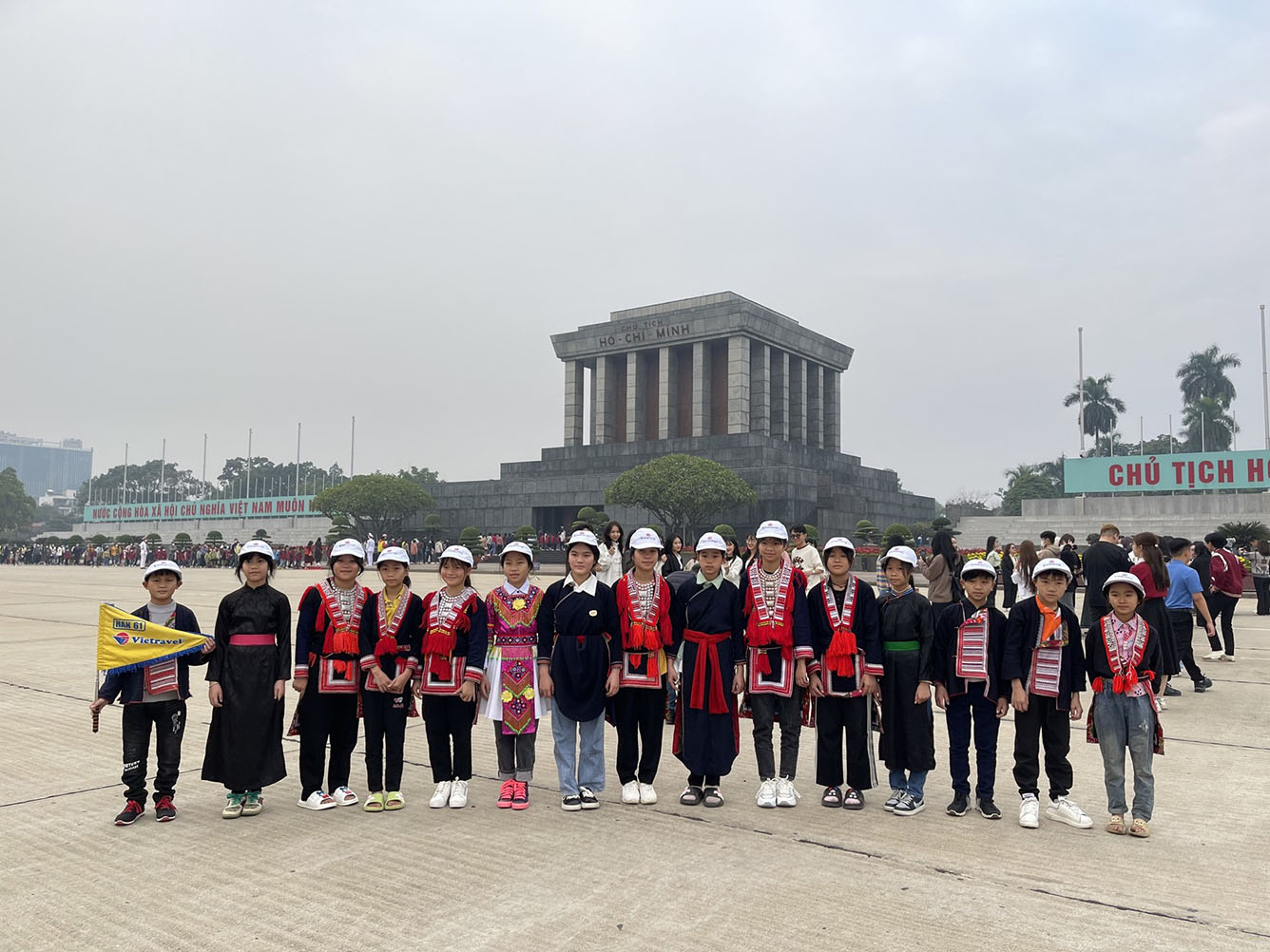 Hành trình “Áo Ấm Cho Em 2023”: Đưa trẻ em từ vùng miền cao có thành tích học tập xuất sắc về thăm Thủ đô Hà Nội