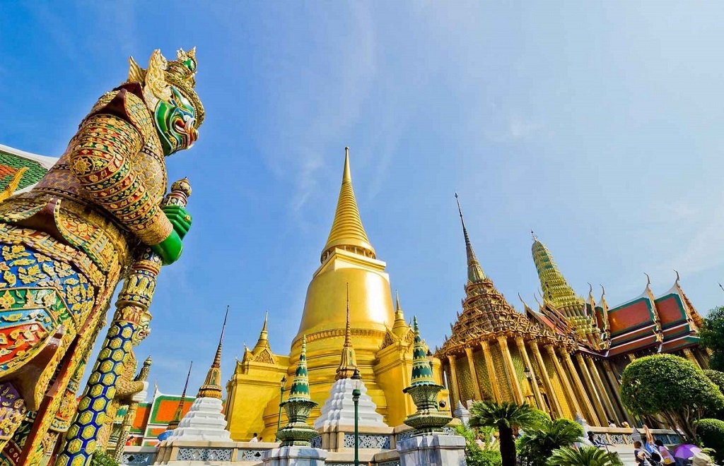 Tham quan chùa Phật Vàng Bangkok Thái Lan nổi tiếng linh thiêng