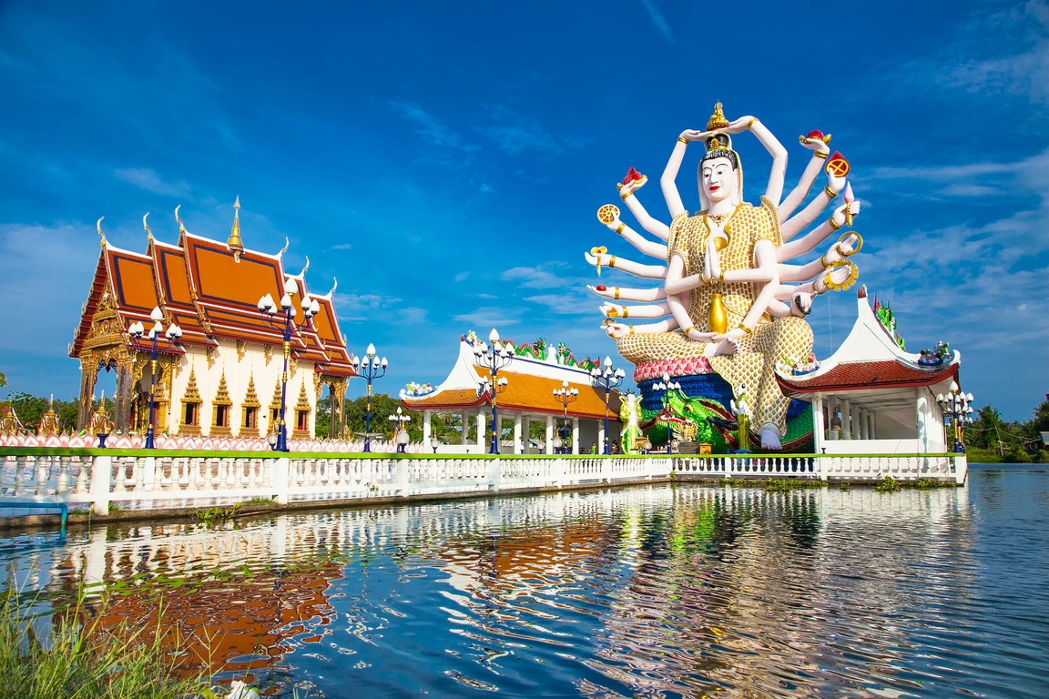 5. Đền Wat Plai Laem