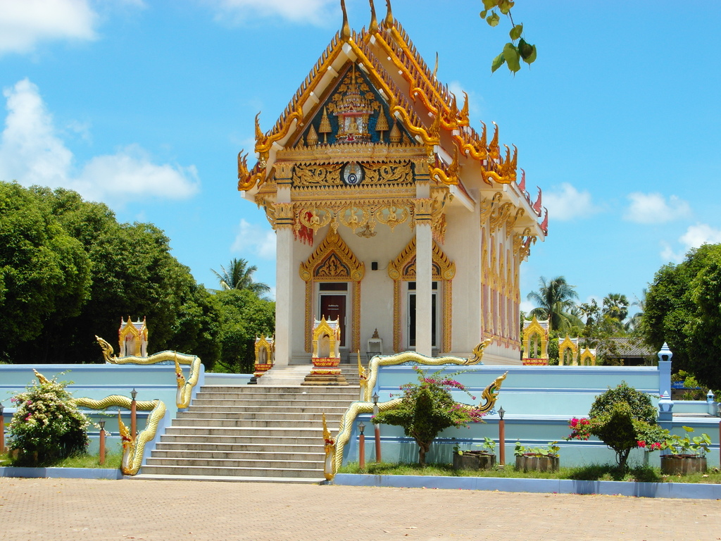 6. Chùa Wat Khunaram