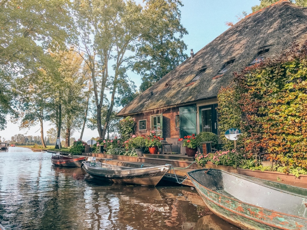 Ghé thăm ngôi làng cổ tích Giethoorn ngắm nhìn mùa thu châu Âu
