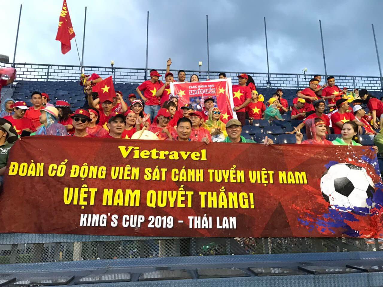 Bay ngay sang Thái, 'cháy' hết mình cùng đội tuyển Việt Nam tranh chức vô địch King’s Cup 2019