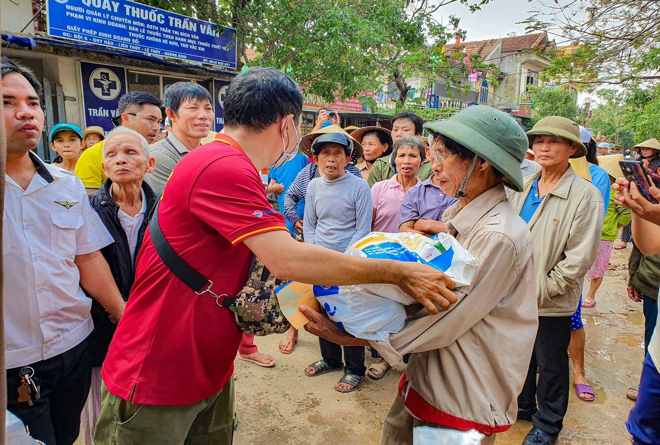 Vietravel tiếp sức người dân vùng lũ  tỉnh Quảng Trị, Quảng Bình