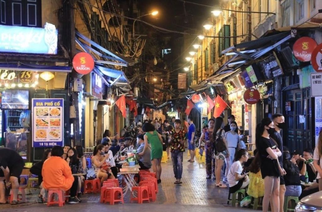 phố ẩm thực tổng duy tân
