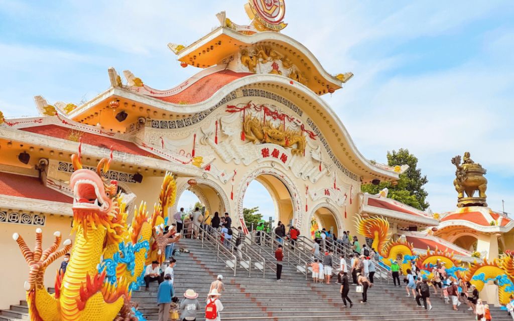 Khu Du lịch Văn hóa Suối Tiên