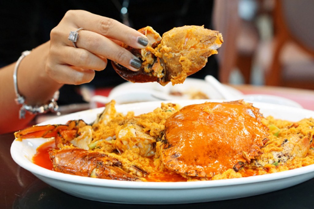 Cua xào bột cà ri (Pu Pad Pong Karee)