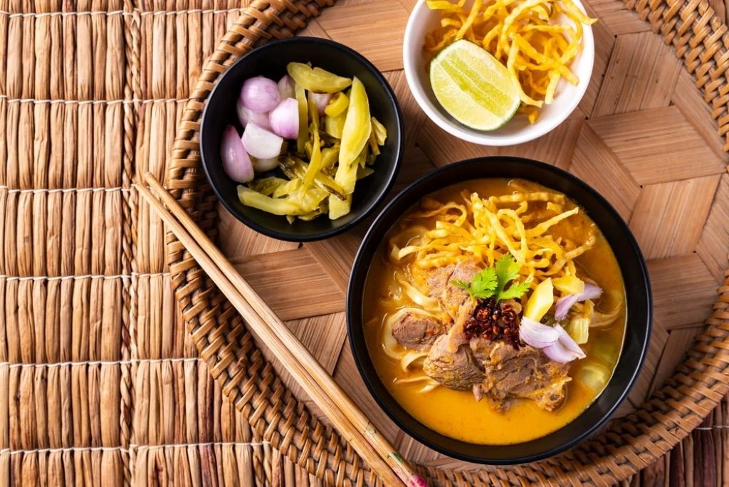 Mì cà ri gà (Khao Soi)