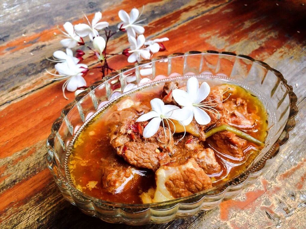 Cà ri heo hầm (Kaeng Hang Lay)