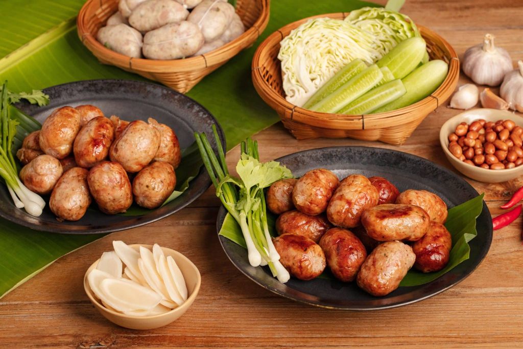 Xúc xích chua lên men (Sai Krok Isan)