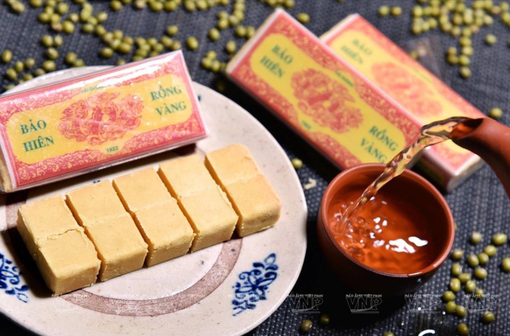 Bánh đậu xanh Hải Dương cắt thành miếng nhỏ