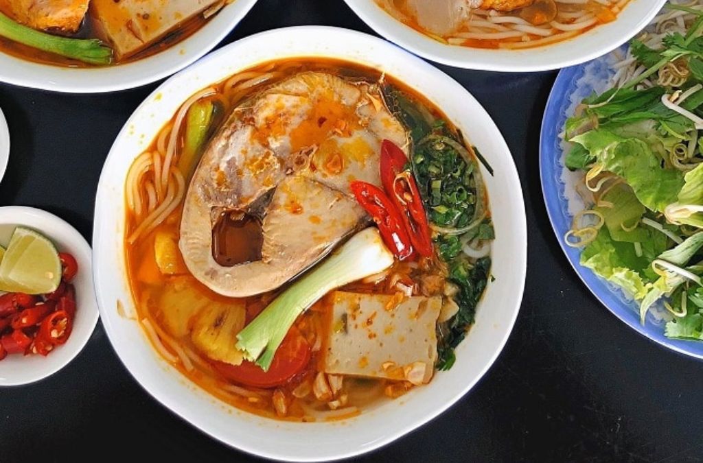 Bún cá Nha Trang với chả cá và thịt cá
