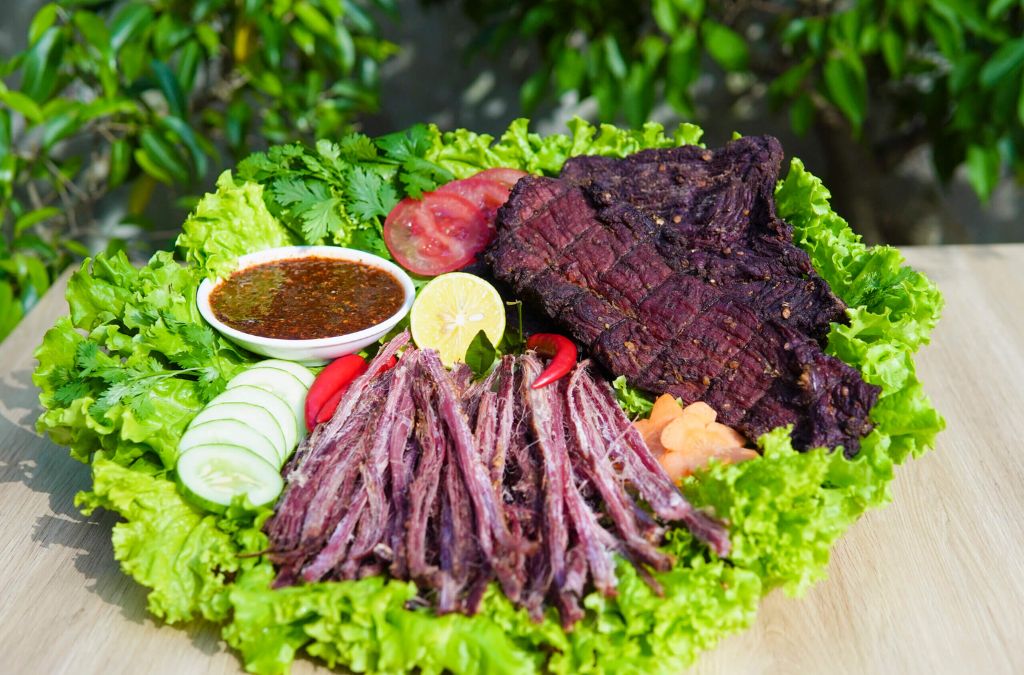 Thịt trâu gác bếp Tây Bắc thái lát