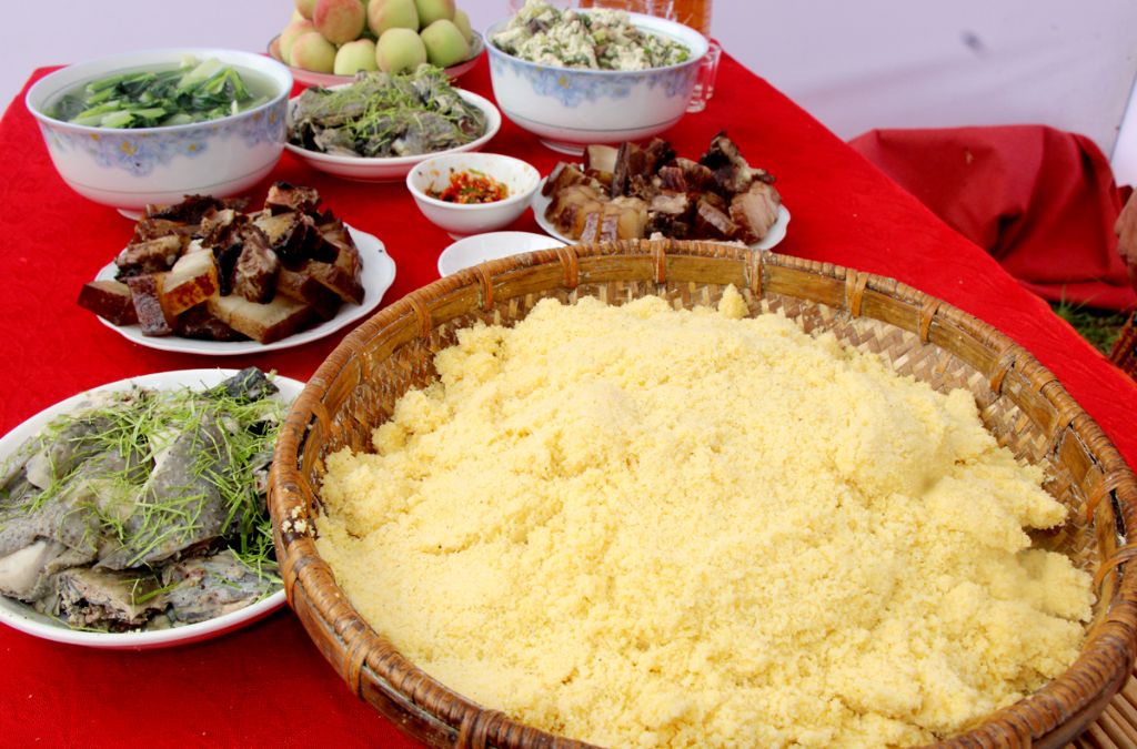 Mèn mén Hà Giang làm từ ngô xay