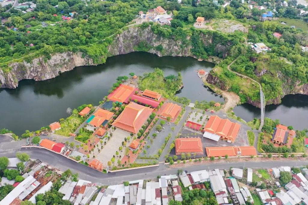Khu du lịch Núi Sập 