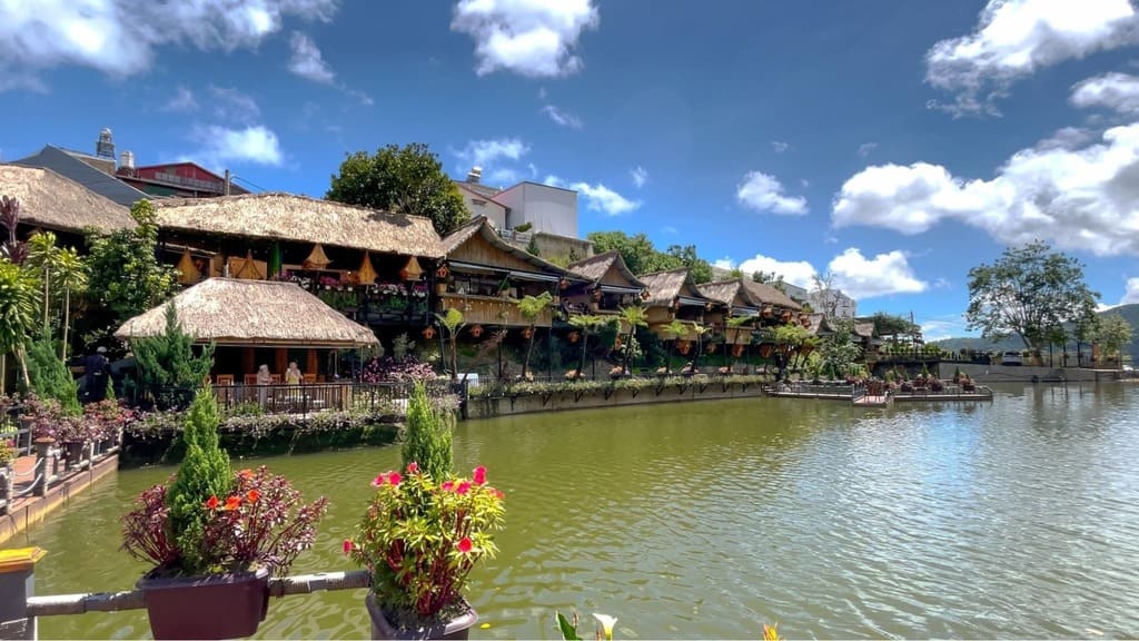 Hồ câu cá rộng thơ mộng tại An Sơn Hồ Đà Lạt