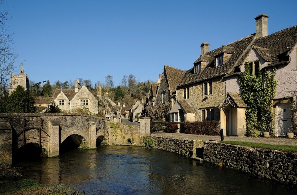 Cầu đá và những ngôi nhà cổ tại làng Castle Combe
