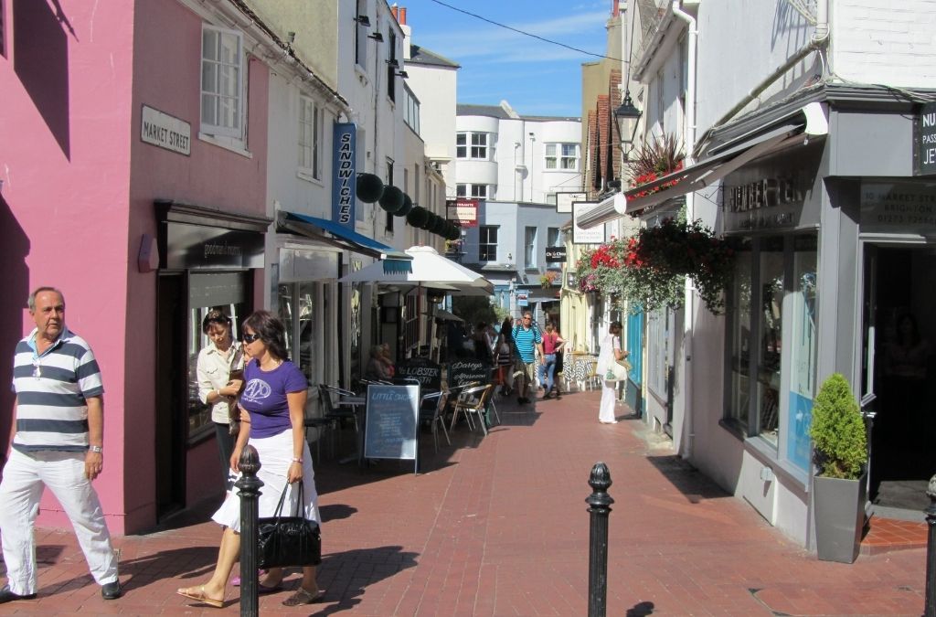 Phố đi bộ với các cửa hàng tại The Lanes Brighton