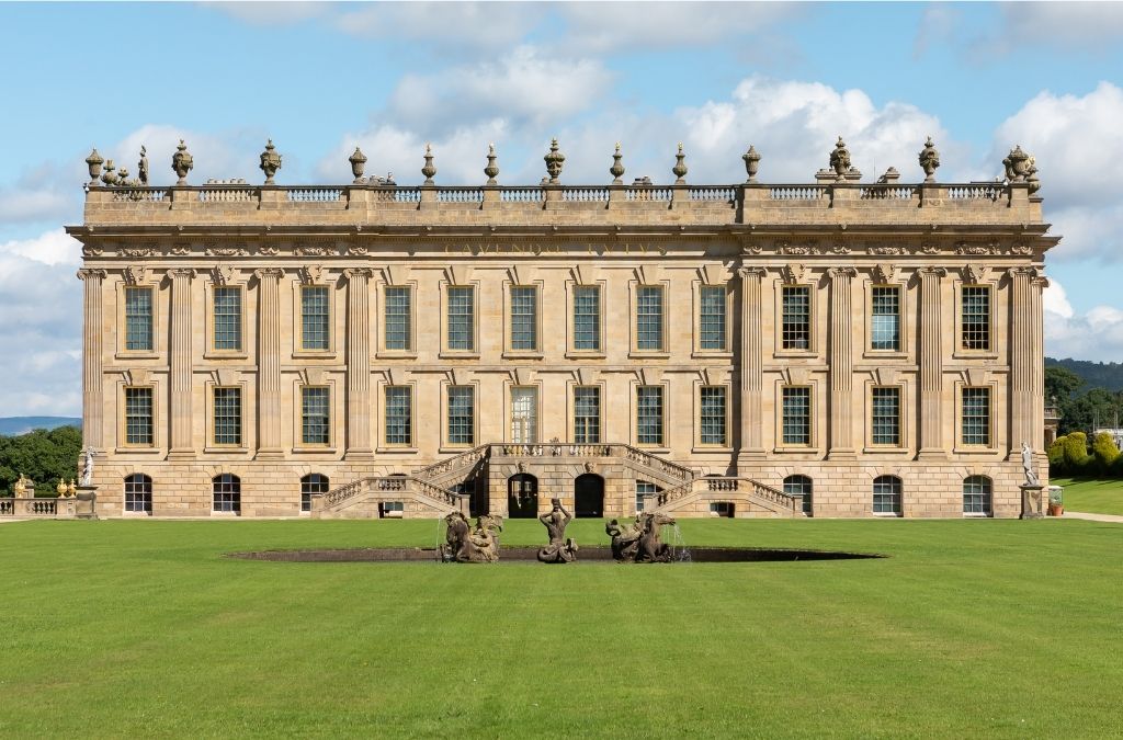 Mặt tiền dinh thự Chatsworth House tại Peak District