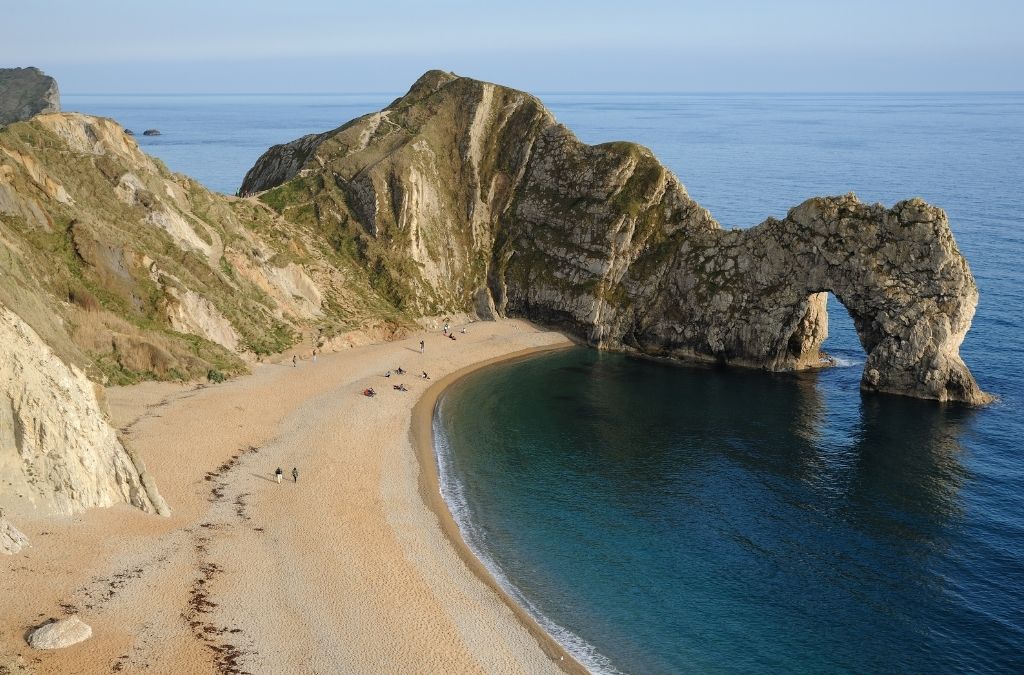 Vòm đá Durdle Door bên bờ biển Jurassic Coast