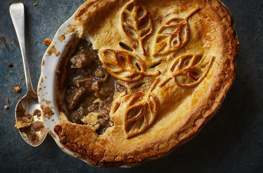 Steak and kidney pie với phần nhân thịt bên trong