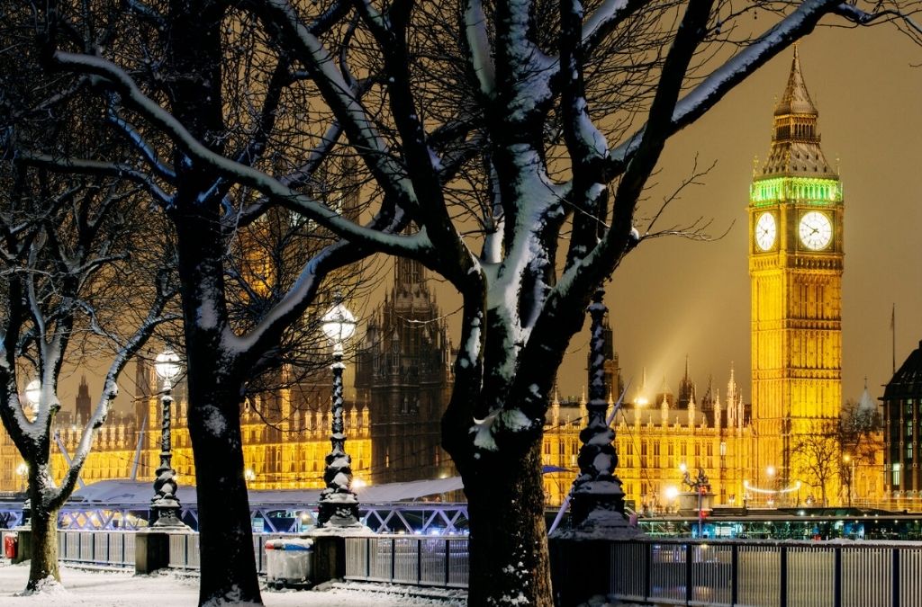 Big Ben và Điện Westminster trong khung cảnh mùa đông