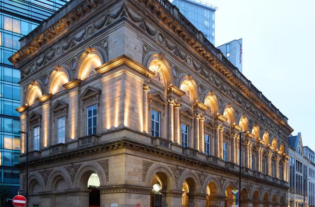 Khách sạn kiến trúc cổ điển tại trung tâm Manchester
