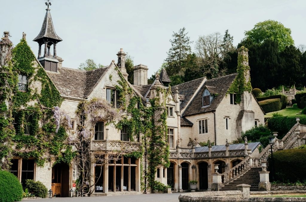 Dinh thự cổ giữa khung cảnh làng quê Cotswolds