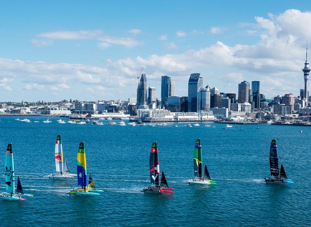 Thuyền buồm trên vịnh Auckland