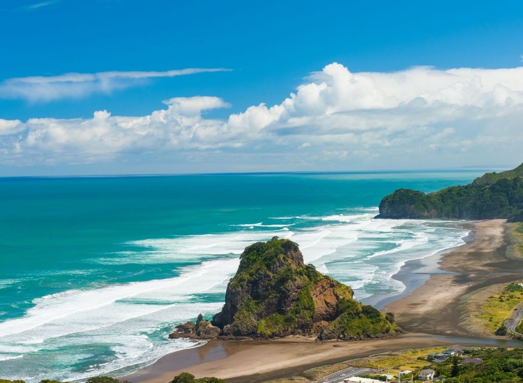 Bãi biển Piha và Lion Rock