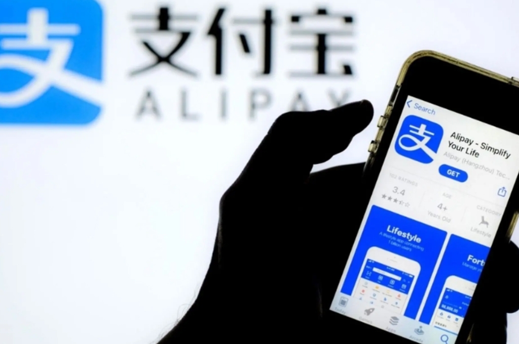 Cài đặt sẵn ứng dụng thanh toán trực tuyến Alipay trên điện thoại là sự chuẩn bị thiết yếu để giao dịch tiện lợi khi du lịch Bắc Kinh