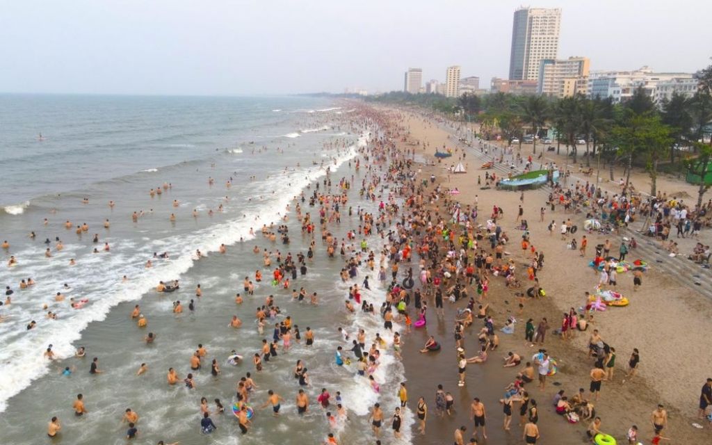 Tắm biển Cửa Lò
