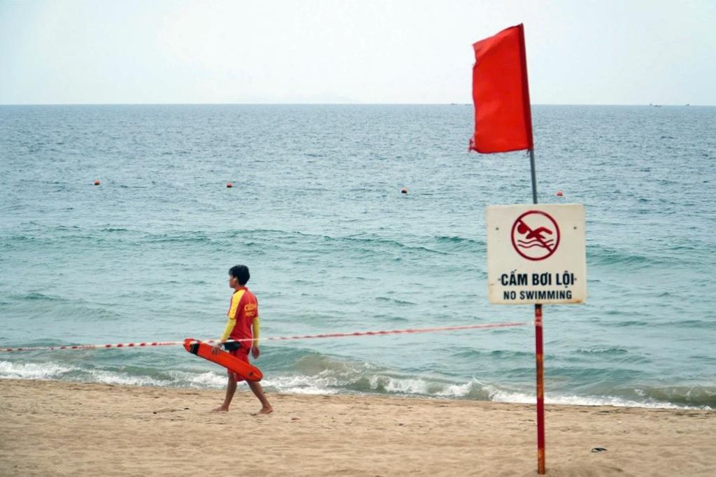 Khung giờ tắm biển an toàn ở Nha Trang