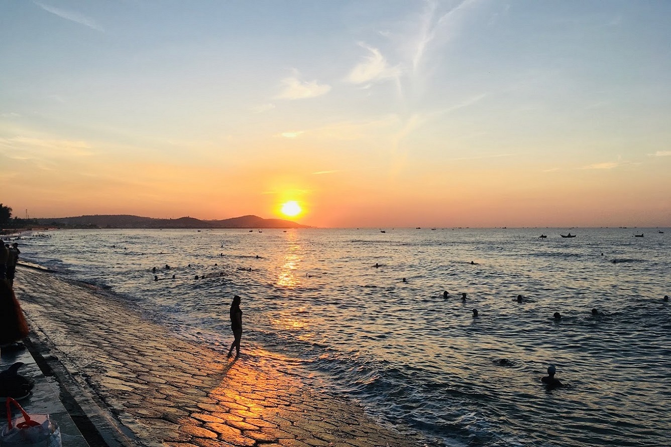 Hoàng hôn trên bãi biển Đồi Dương