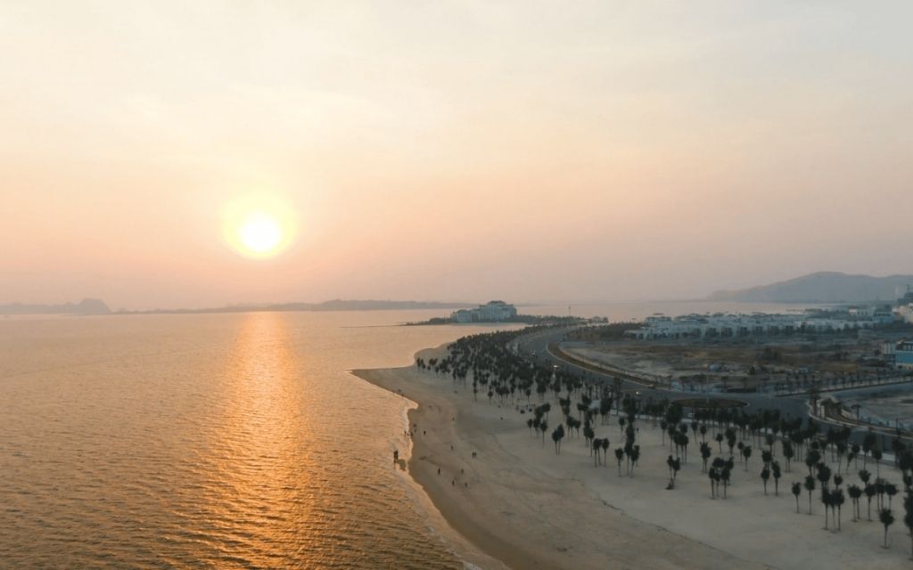Toàn cảnh đô thị biển Bãi Cháy, Quảng Ninh 