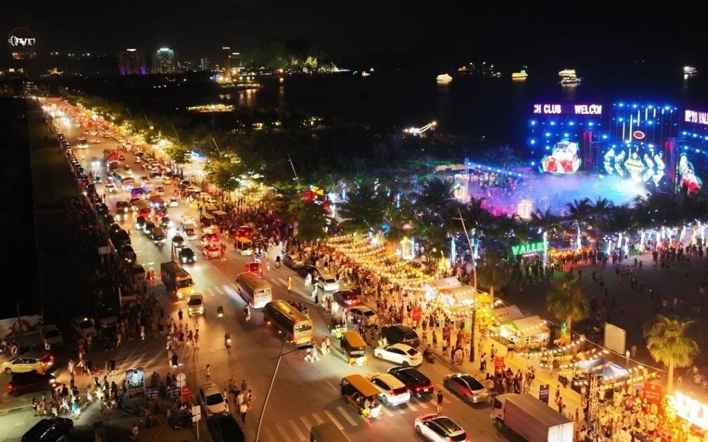 Phố đêm và chợ đêm Bãi Cháy 