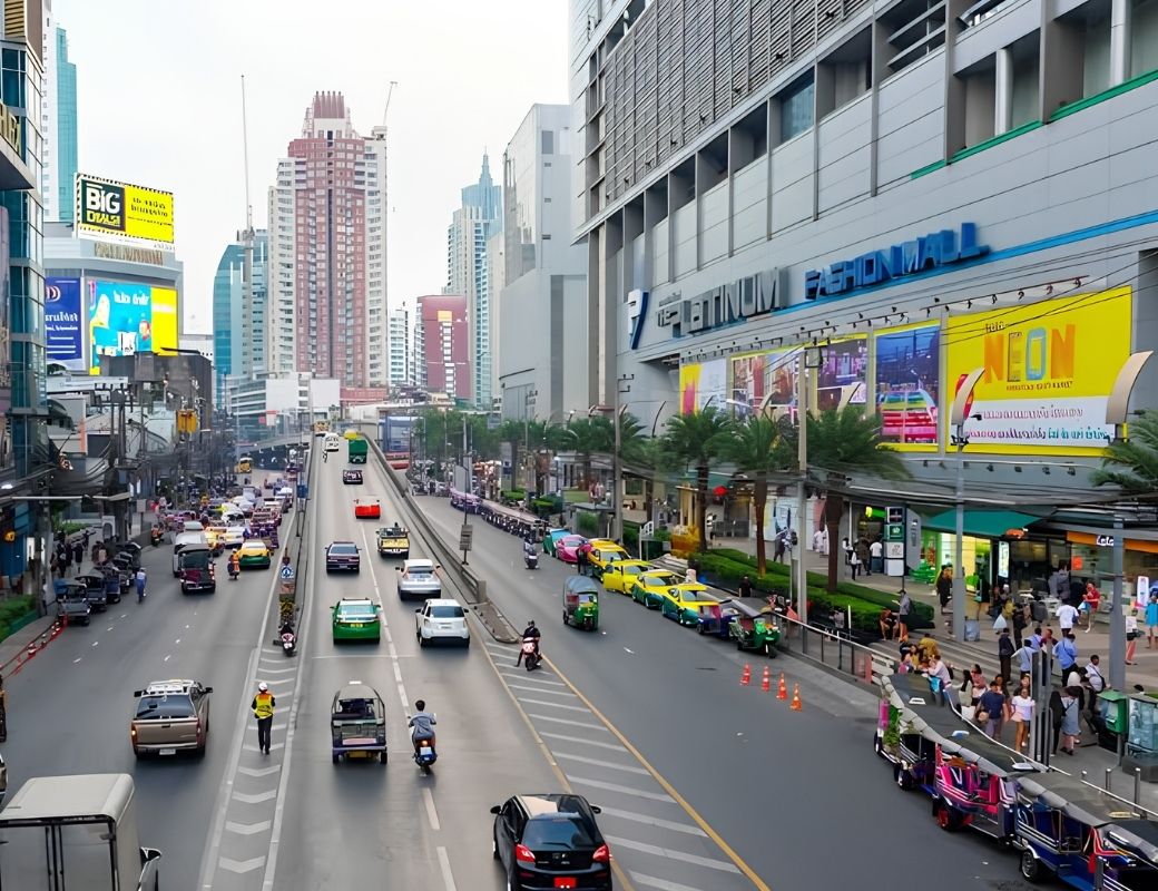 trung tâm mua sắm The Platinum Fashion Mall ở Bangkok.