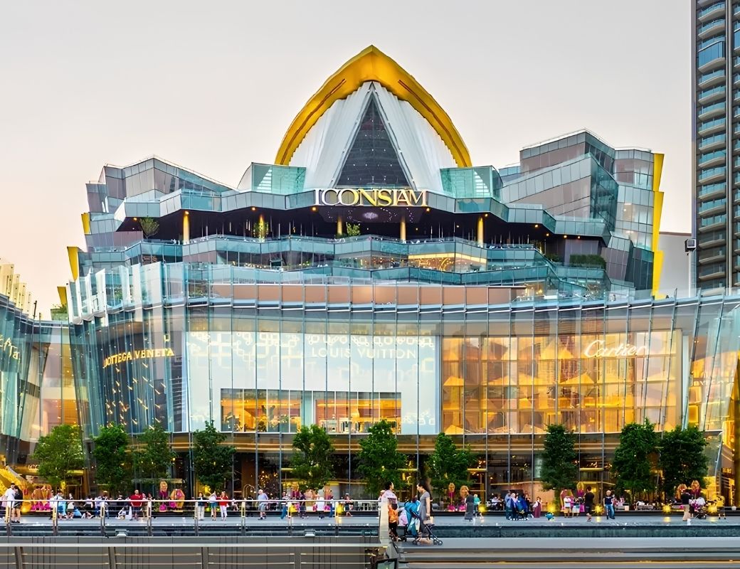 Trung tâm thương mại ICONSIAM bên sông Chao Phraya.