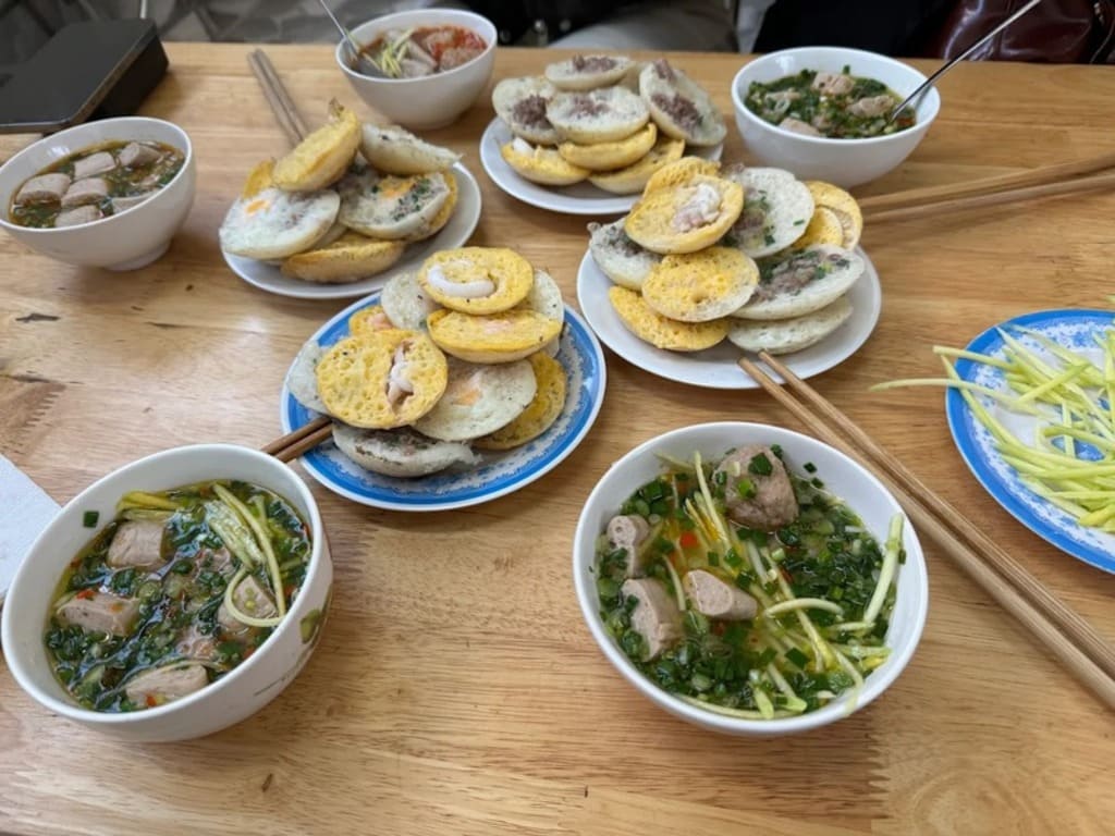 Bánh căn Lệ Đà Lạt ăn cùng xíu mại