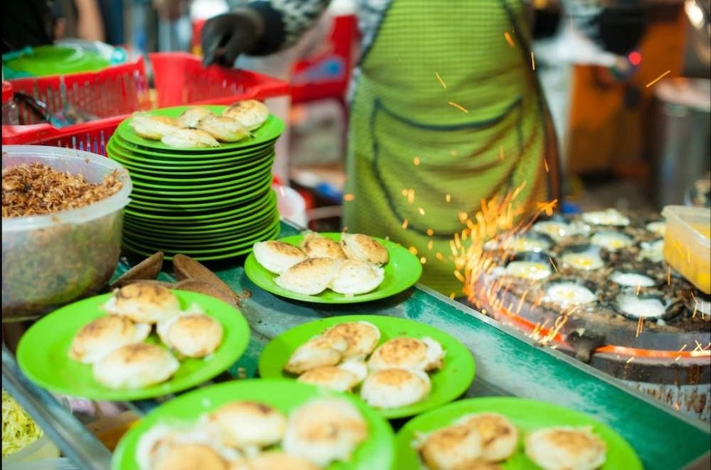 Bánh căn Nhà Chung nhân trứng và hải sản