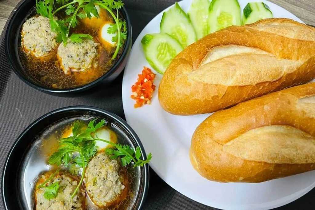 Bánh mì xíu mại bà Thoa 4 Trần Nhật Duật 