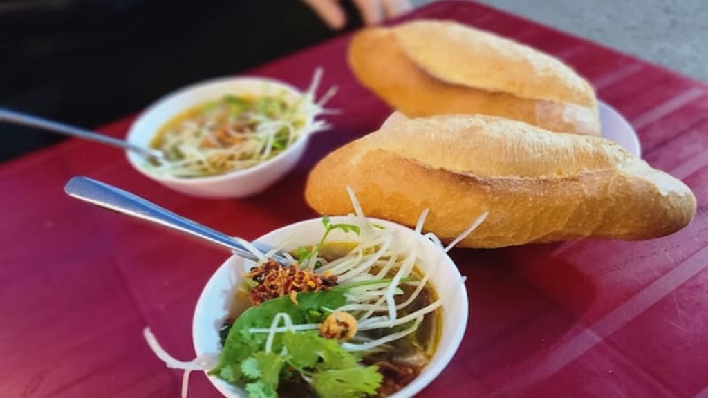 Bánh mì xíu mại Bếp Đà Lạt