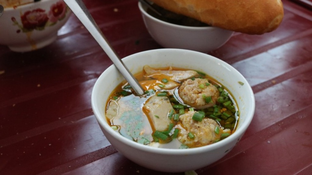 Bánh mì xíu mại BH Bùi Thị Xuân