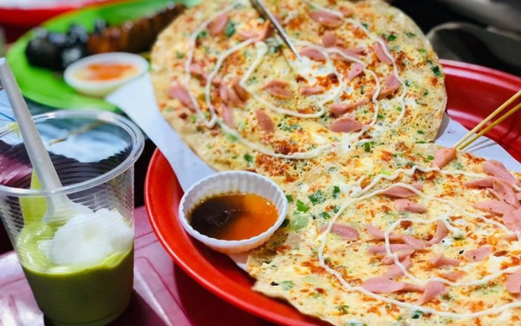 Bánh tráng nướng Trang Đà Lạt với lòng đào và phô mai