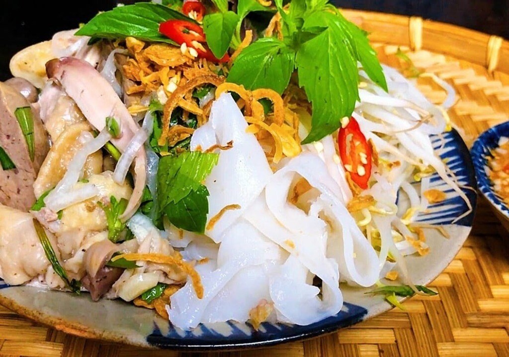 Phần bánh ướt lòng gà Thu Phương tại hẻm 202 Phan Đình Phùng