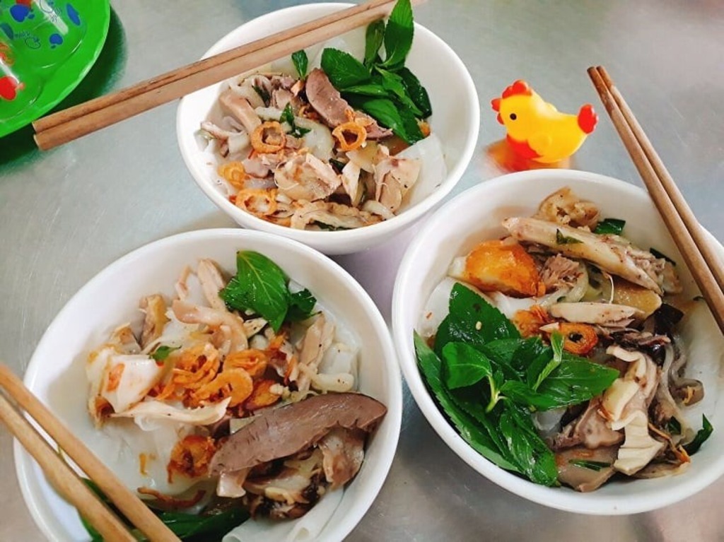 Bánh ướt lòng gà trứng non tại Quán 17 Tăng Bạt Hổ Đà Lạt