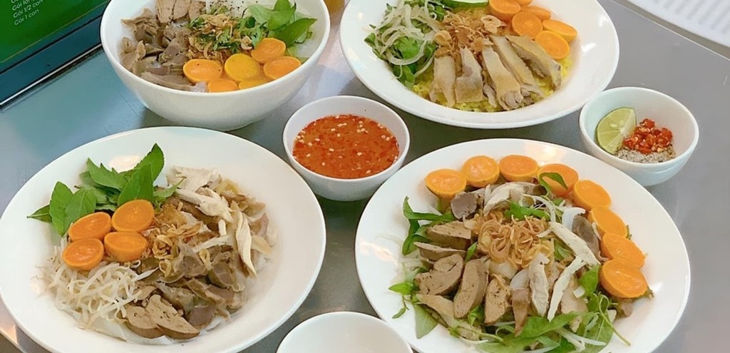 Phần bánh ướt lòng gà tại quán Chip Chip Đà Lạt