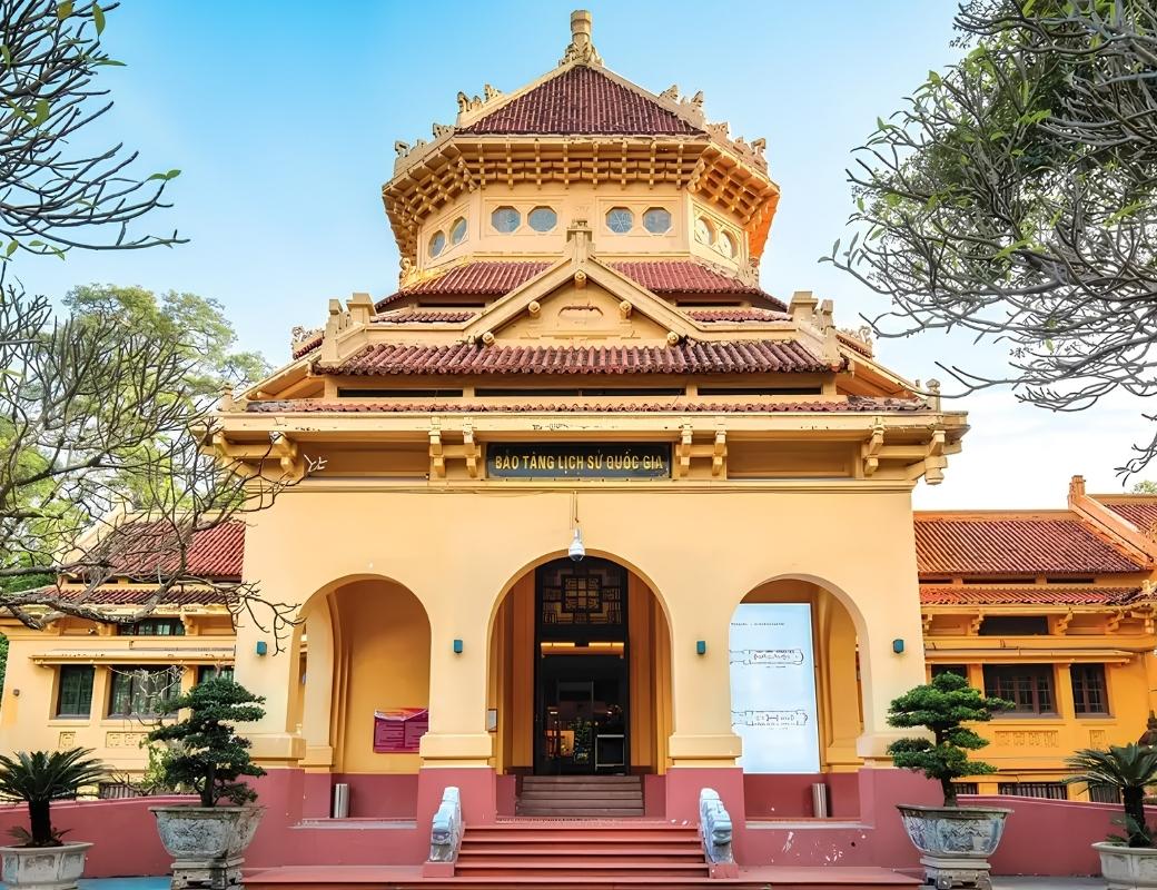 Mặt ngoài Bảo tàng Lịch sử Quốc gia tại Hà Nội.