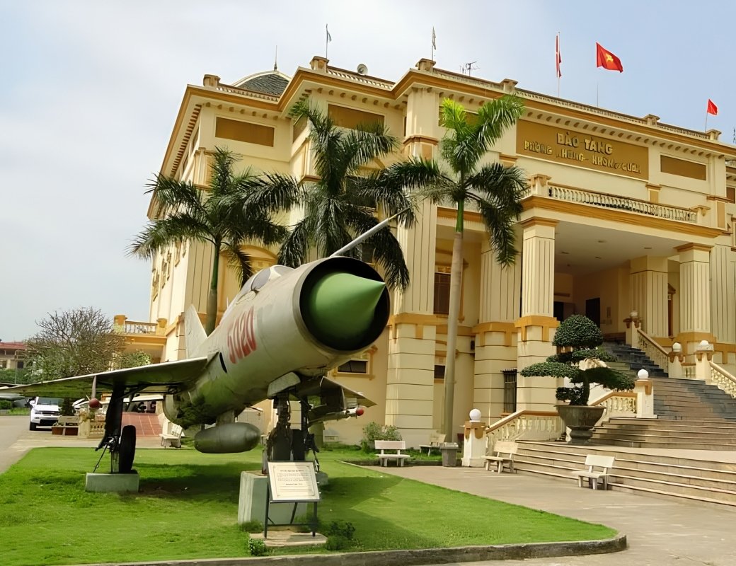 Máy bay tại Bảo tàng Phòng không - Không quân.