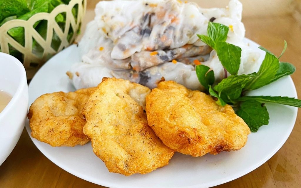 Bánh cuốn chả mực giã tay đặc sản Hạ Long